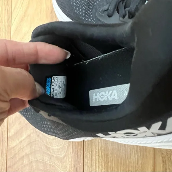 HOKA Arahi 7 Running Shoes – Women’s Size 7.5 – Black/White - Picture 10 of 10